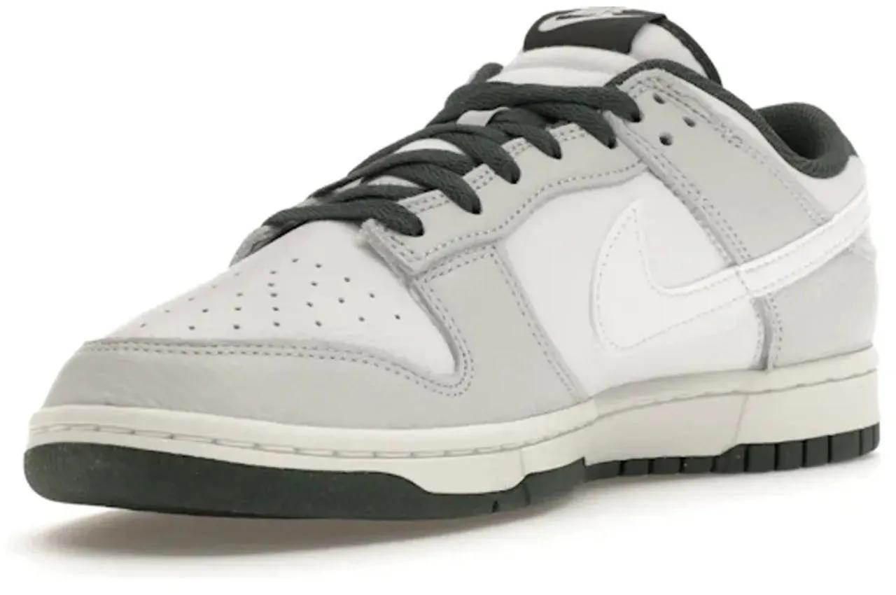 Thumbnail - Nike Low-Top Sneaker - Nike Dunk Low Retro SE Photon Dust Vintage Green - Gr. 38,5 (EU) - in Weiß - für Damen