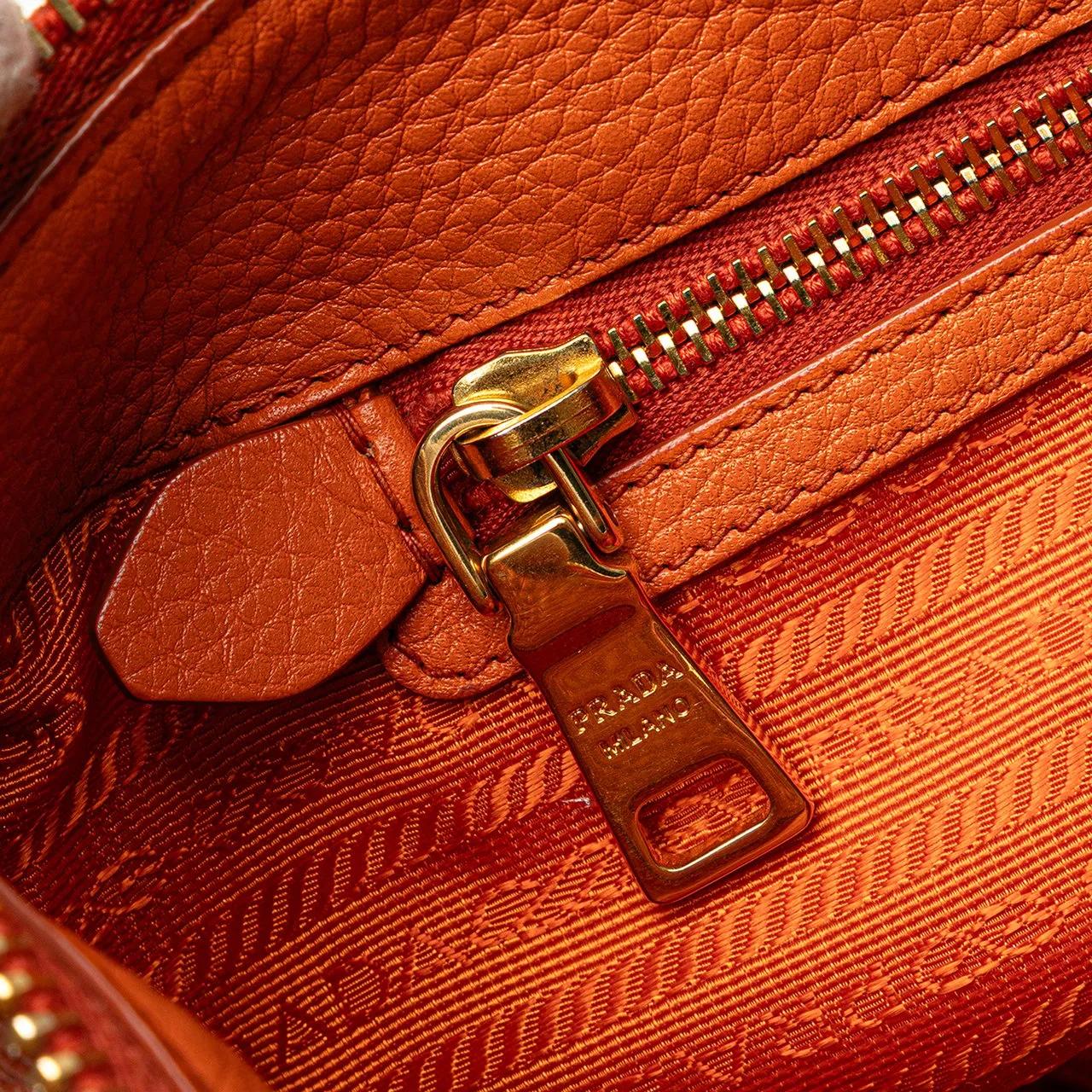 Thumbnail - Prada Hobo Bags - 2000-2013 Vitello Daino Zip Top Convertible Tote - Gr. unisize - in Orange - für Damen
