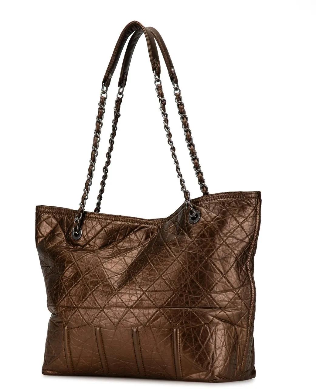 Chanel Shoppers 2008-2009 Distressed Calfskin Shopping In Moscow T in bruin