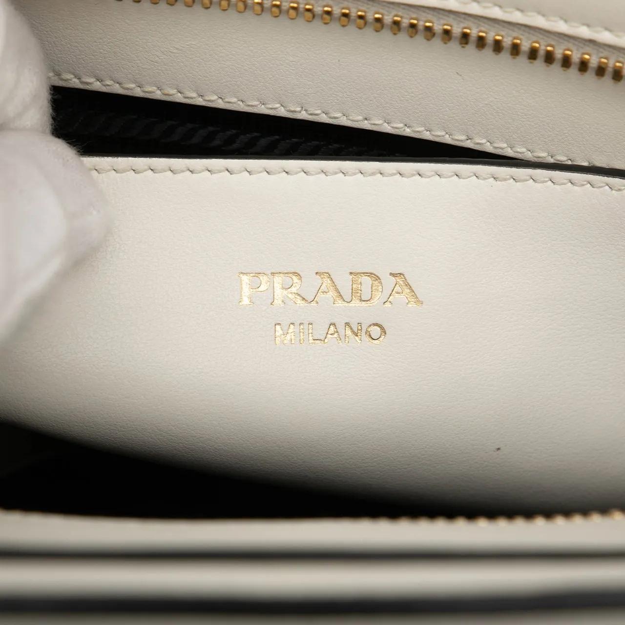 Thumbnail - Prada Hobo Bags - Small Soft Calf Trimmed Saffiano Zippered Tote - Gr. unisize - in Weiß - für Damen