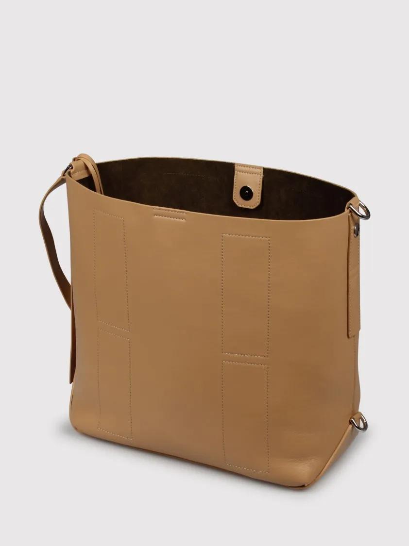 Hogan Shoppers & Totes Grained Leather Medium Hobo Bag in bruin