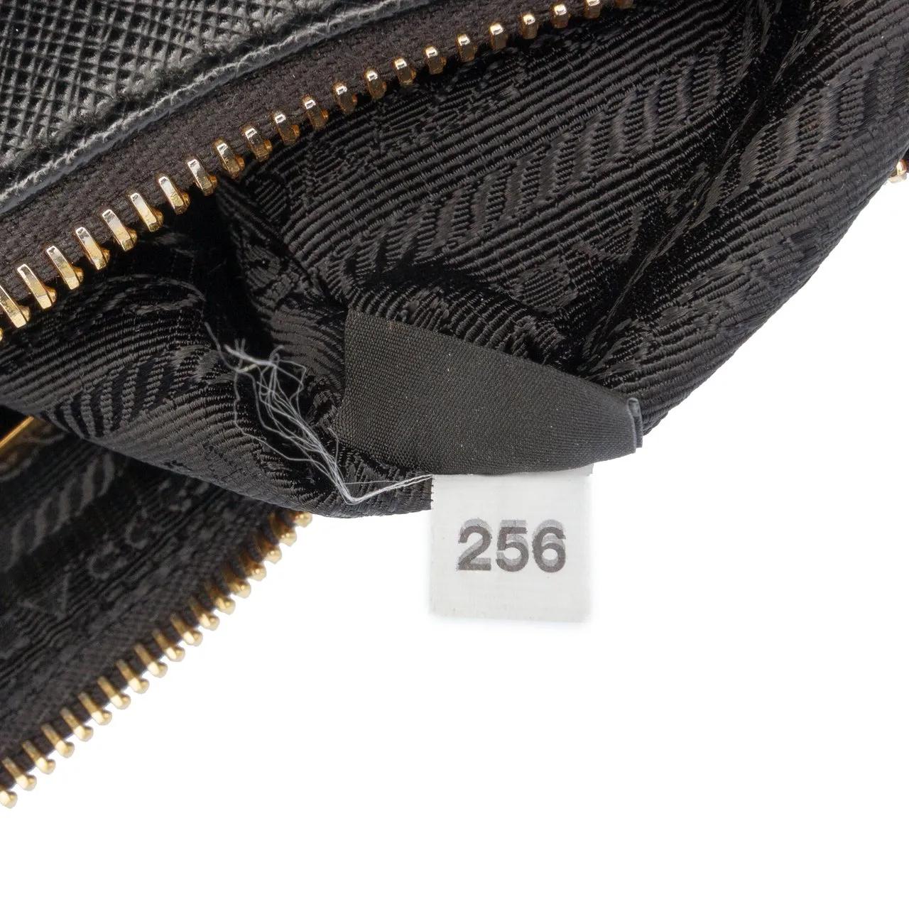 Thumbnail - Prada Hobo Bags - Saffiano Re Edition 2005 Satchel - Gr. unisize - in Schwarz - für Damen