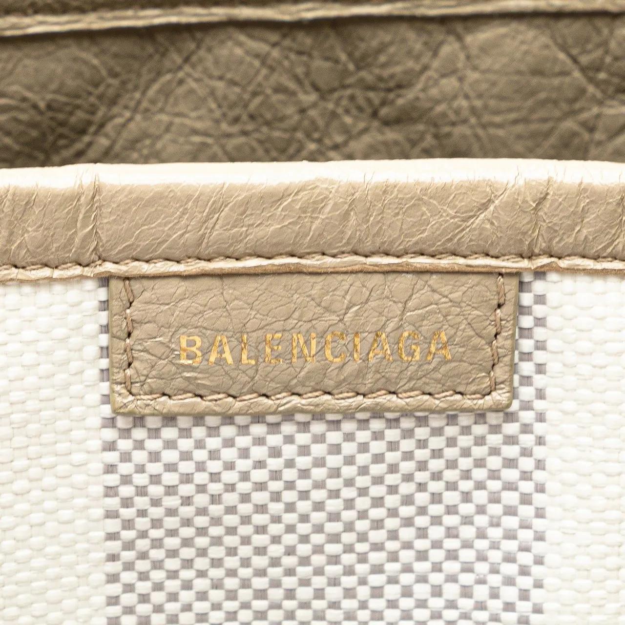 Thumbnail - Balenciaga Hobo Bags - Medium Woven Calfskin Barbes East West Shopper Bag - Gr. unisize - in Grau - für Damen