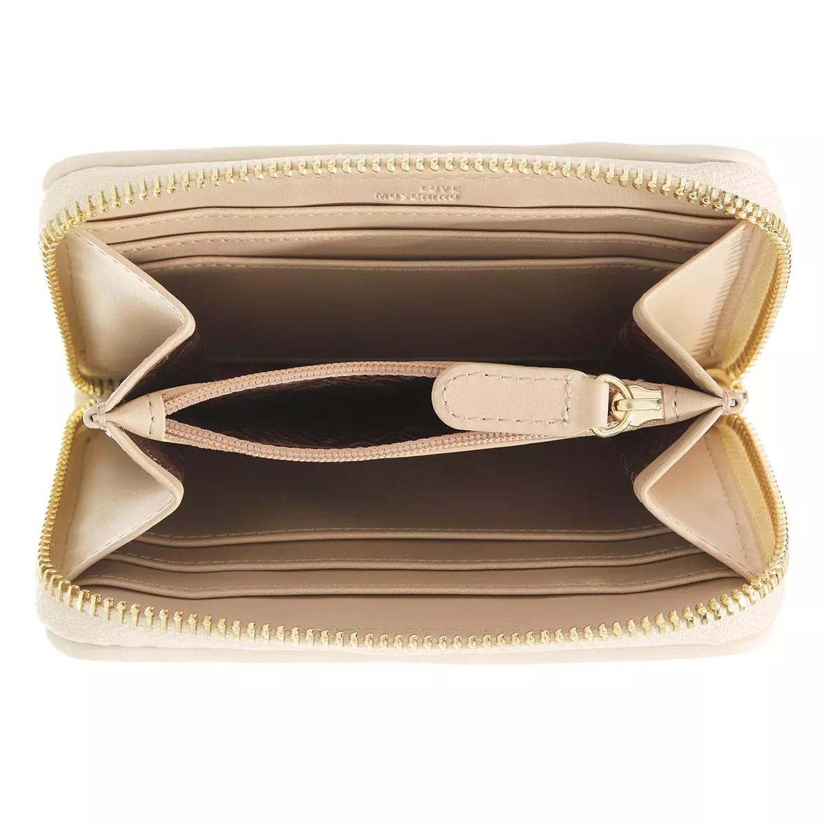 大きいルアーから小さいルアー、様々なカラーがあります！また釣り針もセットです！ 大きいルアーから小さいルアー、様々なカラーがあります！また