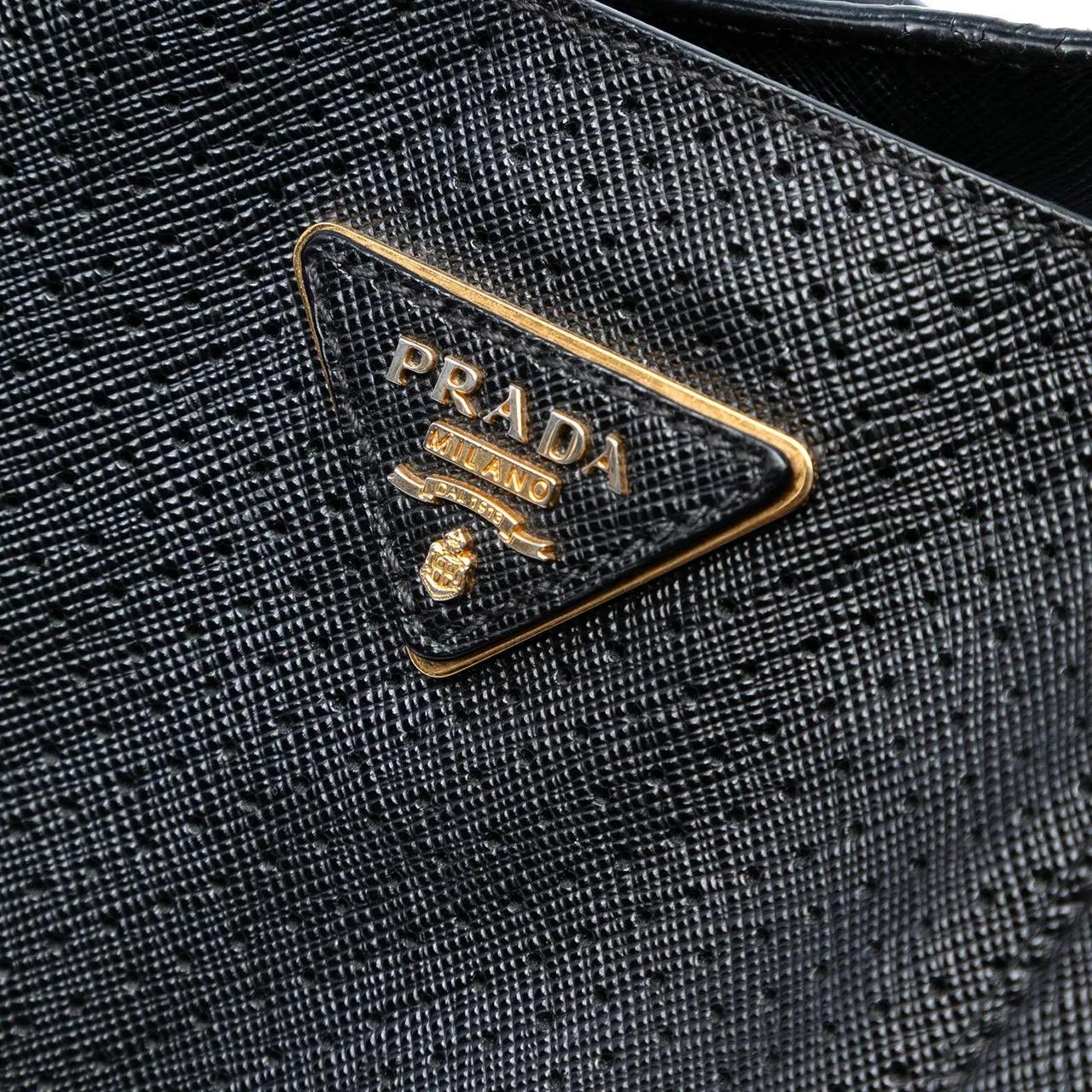 Thumbnail - Prada Shopper - Large Perforated Saffiano Lux Galleria Tote - Gr. unisize - in Schwarz - für Damen