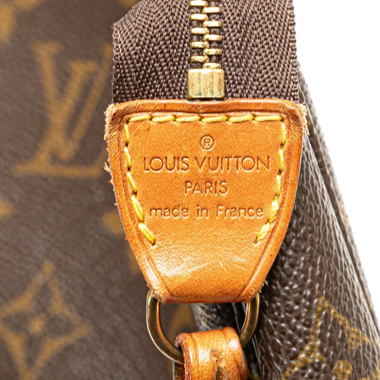 Louis Vuitton Hobo bags 1997 Monogram Pochette Accessoires in bruin
