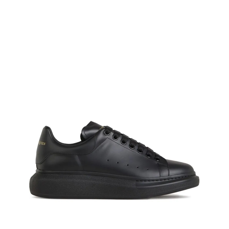 Alexander McQueen Sneaker basse Round Toe Sneakers With Distinctive Oversized Sole Black