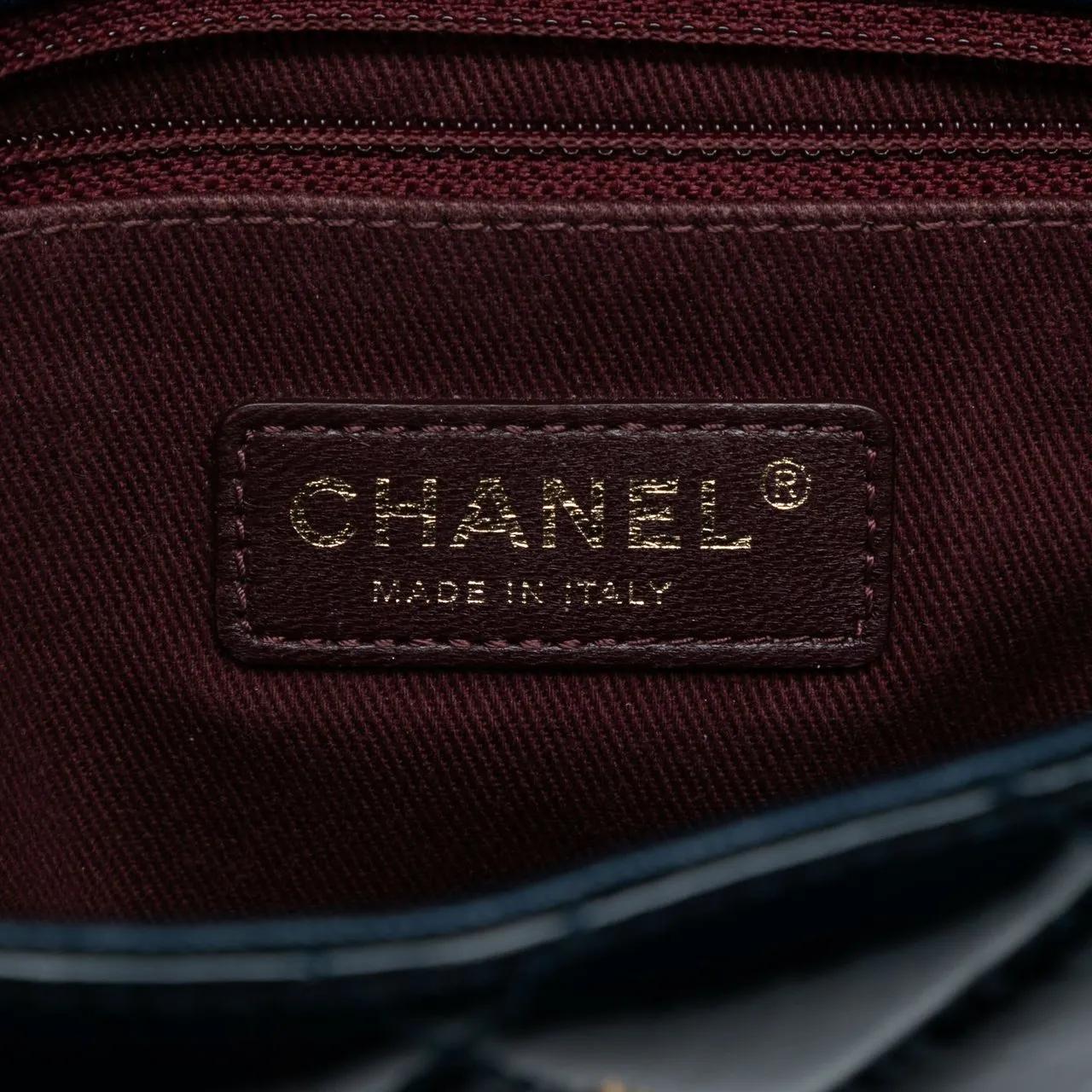 Thumbnail - Chanel Hobo Bags - Paris-Salzburg Medium Patent Goatskin CC Eyelet Fl - Gr. unisize - in Blau - für Damen