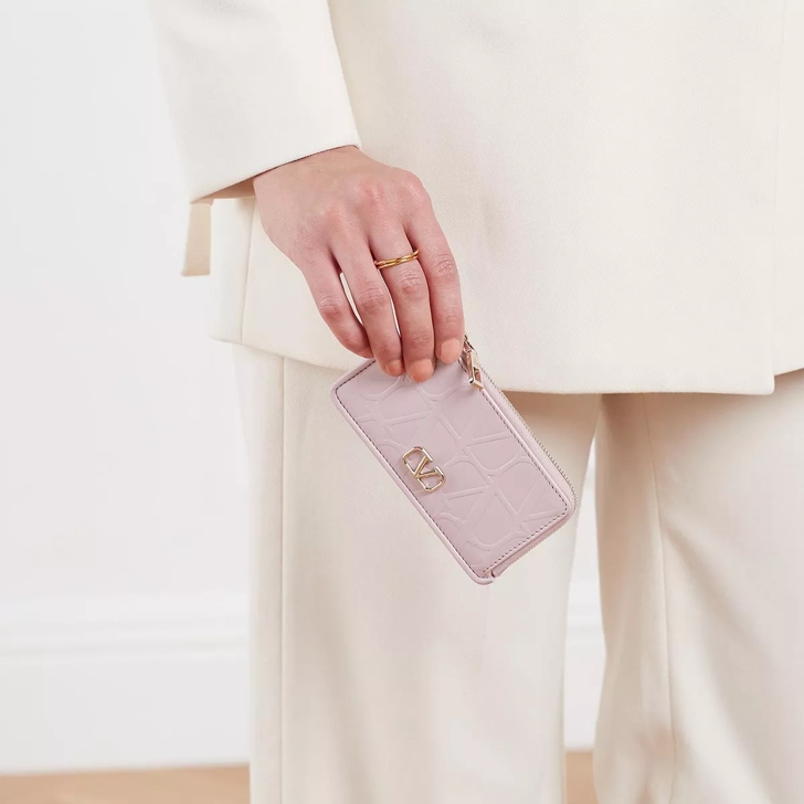 Diorama card holder outlet