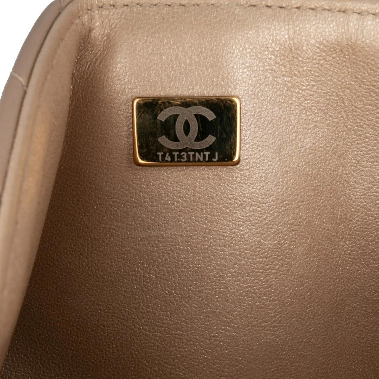 Thumbnail - Chanel Hobo Bags - Reissue 2.55 Chevron Quilted Metallic Calfskin Sin - Gr. unisize - in Gold - für Damen