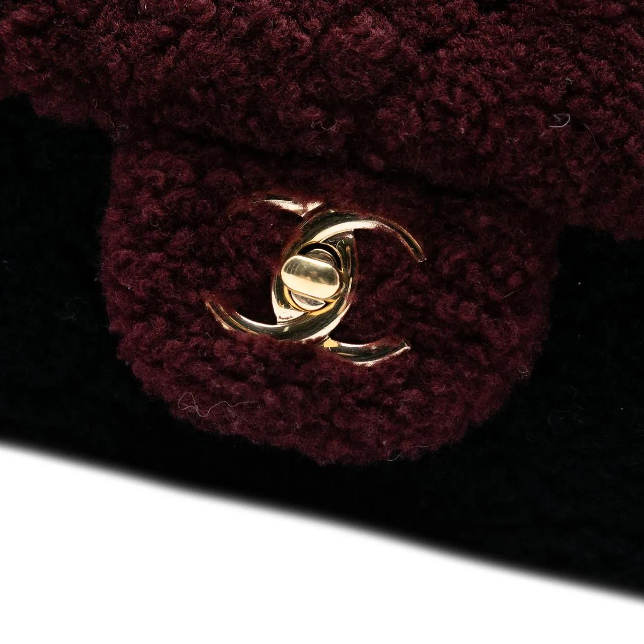 Thumbnail - Chanel Hobo Bags - Medium Tricolor CC Quilted Shearling Single Flap - Gr. unisize - in Rot - für Damen