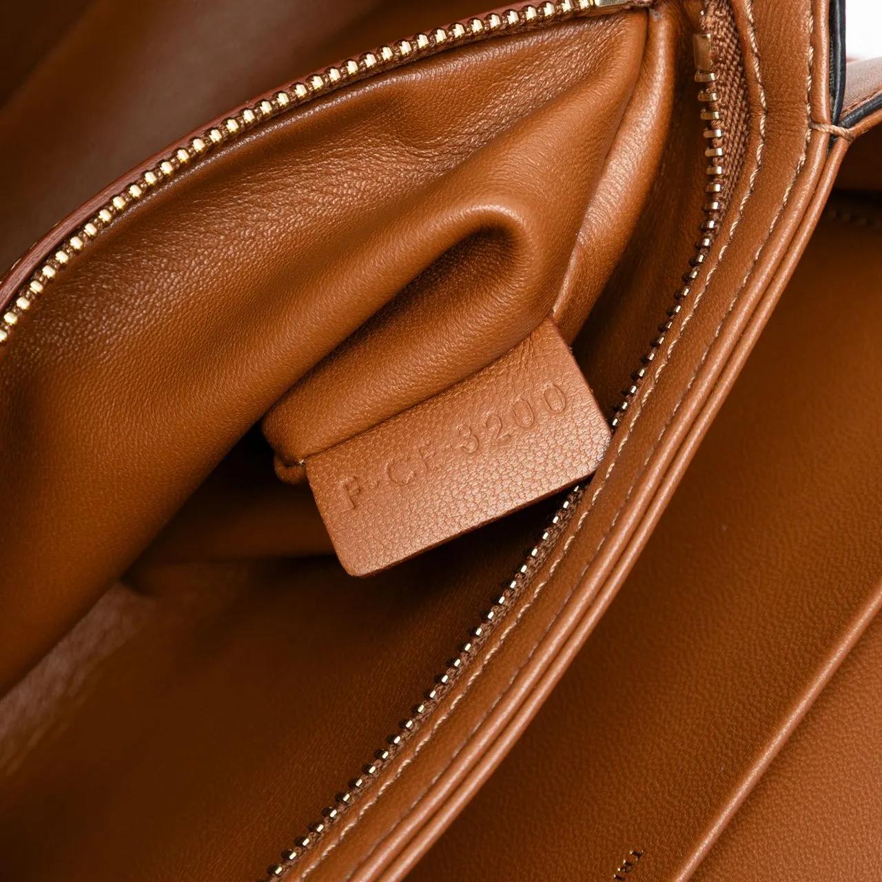 Thumbnail - Celine Hobo Bags - Classique Canvas and Calfskin Triomphe Crossbody - Gr. unisize - in Braun - für Damen