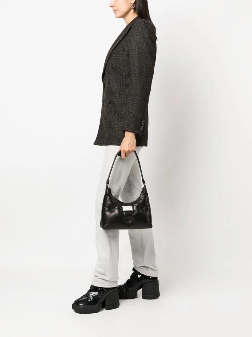 Thumbnail - Maison Margiela Hobo Bags - Soft Padded Shoulder Bag With Zippered Closure - Gr. unisize - in Schwarz - für Damen