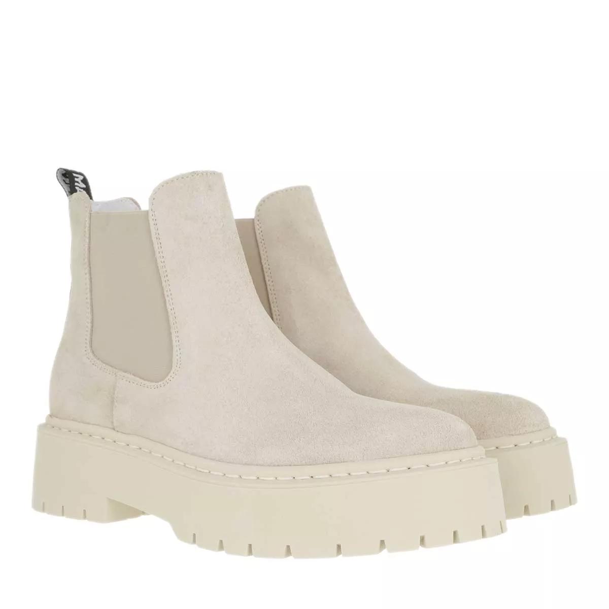 Beige 2025 steve madden