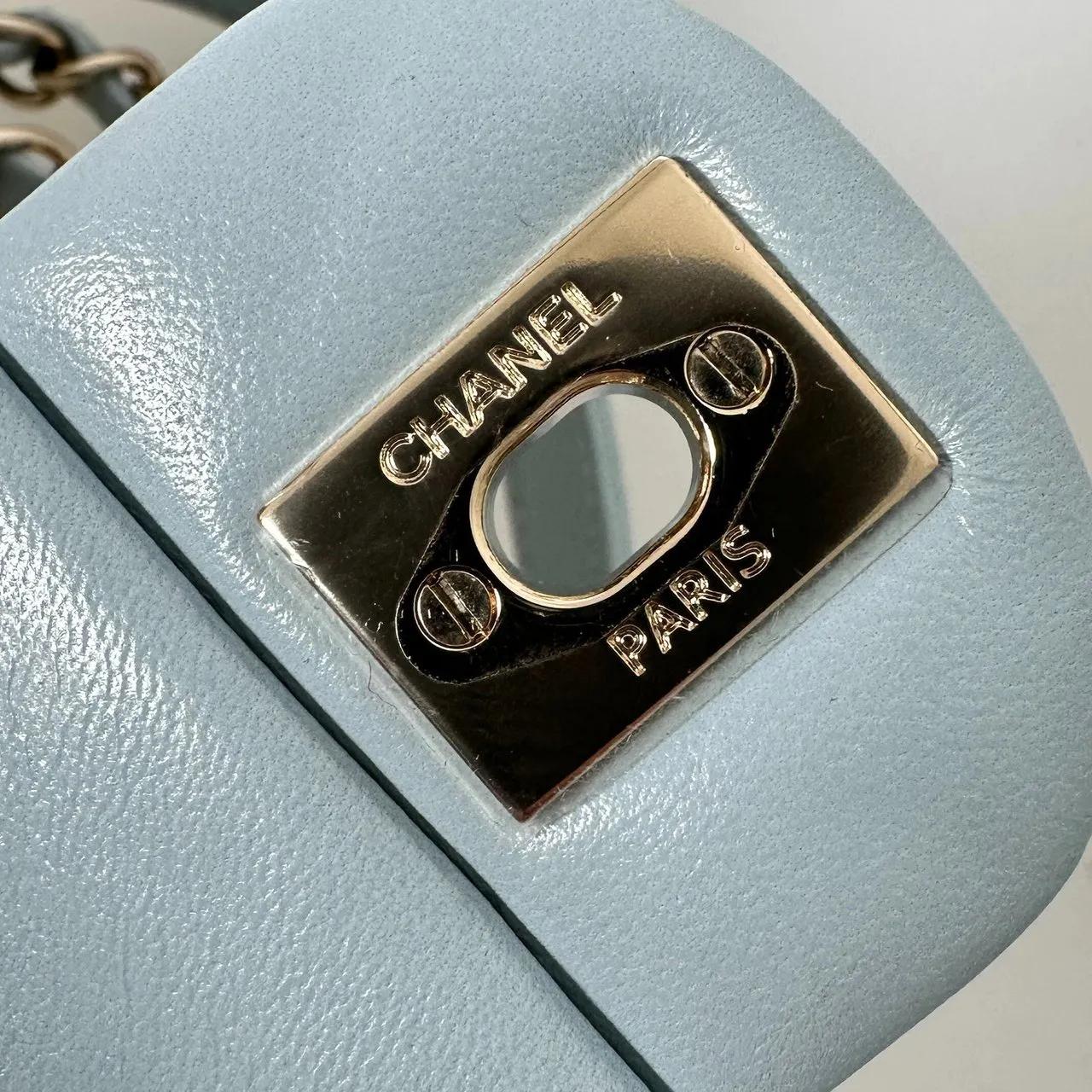 Thumbnail - Chanel Hobo Bags - Chanel Mini Flap Bag in light blue puffer lambskin - Gr. unisize - in Blau - für Damen