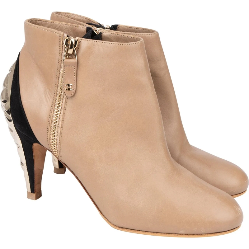 Chanel Stiefel Chanel Quilted Gold Tone Heel Ankle Boot (35) braun