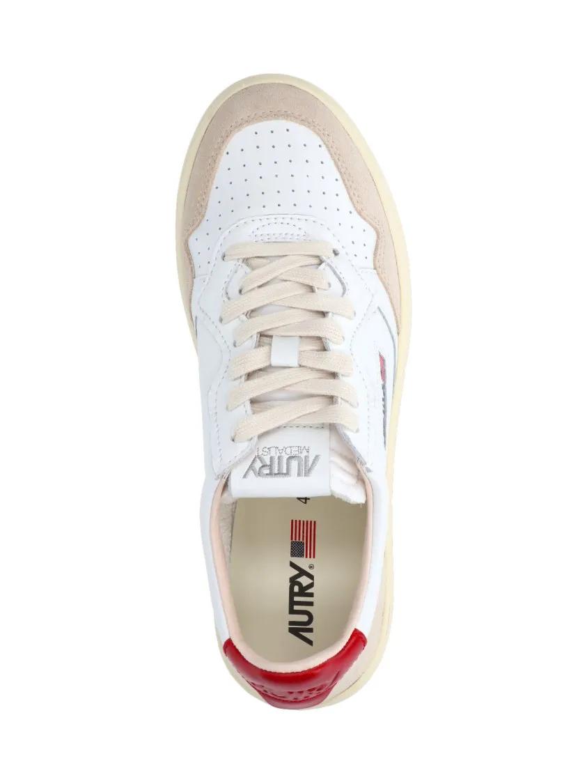 Thumbnail - Autry Low-Top Sneaker - "Medalist" Low-Top Sneakers White - Gr. 39 (EU) - in Rot - für Damen