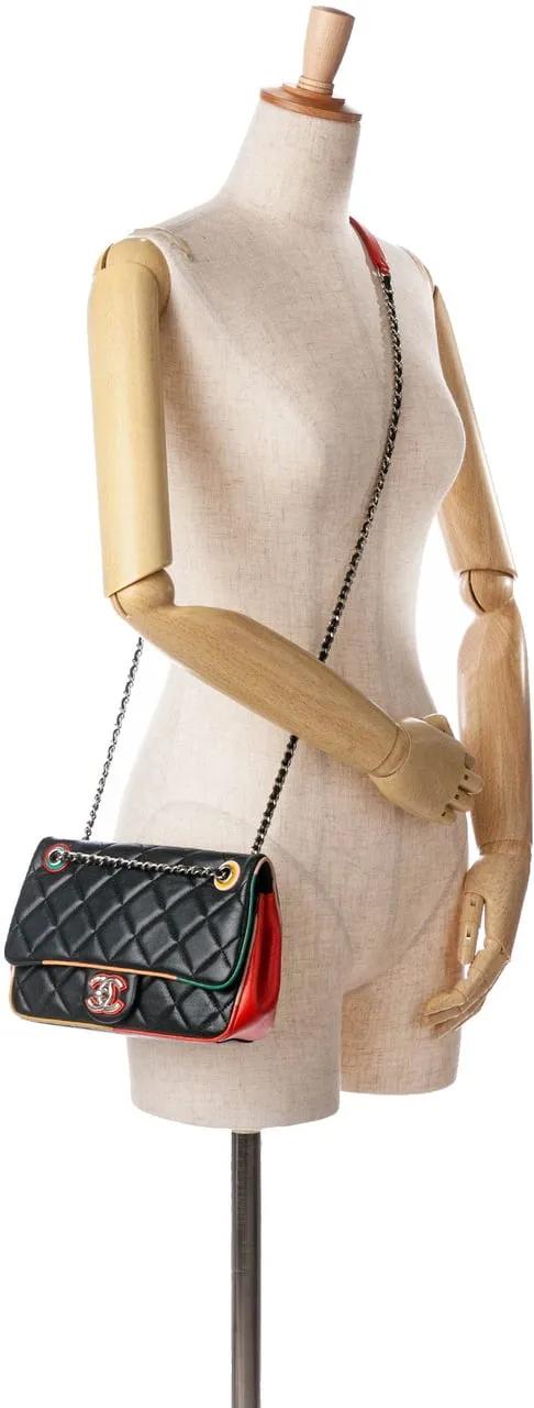Chanel Shoppers Small Quilted Lambskin Cuba Color Flap in zwart