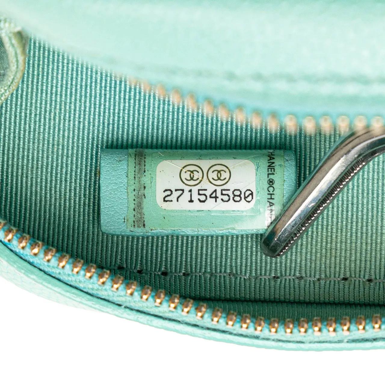 Chanel Hobo bags 2019 CC Quilted Caviar Zip Phone Case in blauw