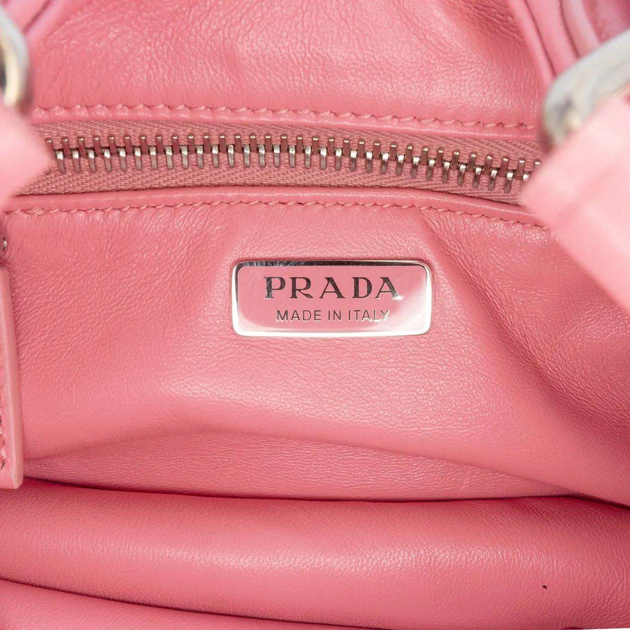 Thumbnail - Prada Hobo Bags - Nappa Soft Padded Re Edition 2002 Moon Satchel - Gr. unisize - in Gold - für Damen