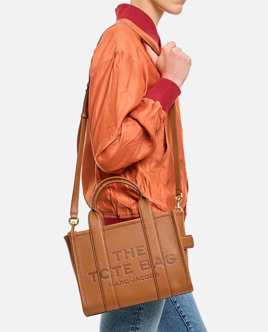 Marc Jacobs Shoppers & Totes The Small Tote Leather Bag in bruin