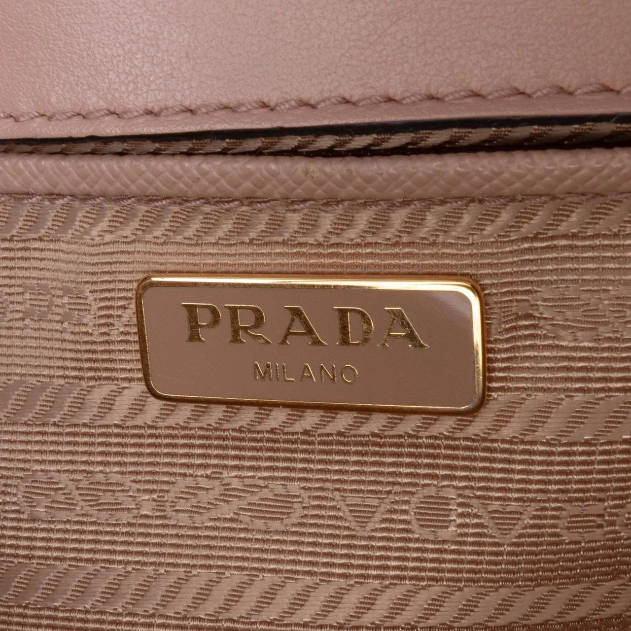 Thumbnail - Prada Hobo Bags - Saffiano Lux Chain Crossbody - Gr. unisize - in Braun - für Damen