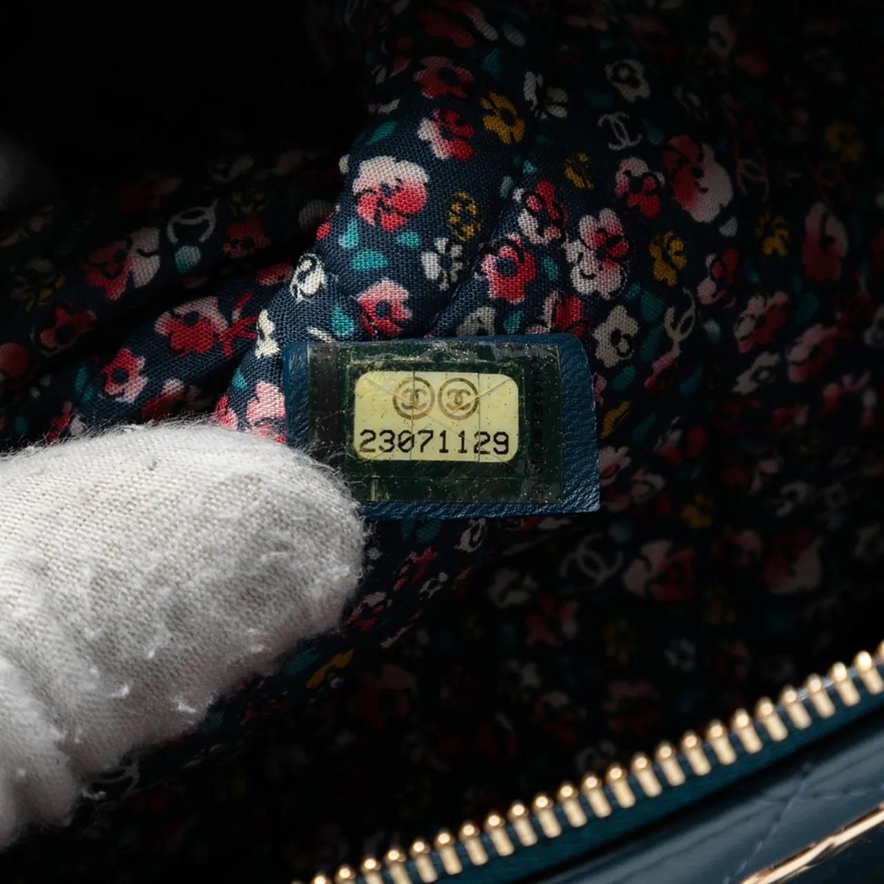 Thumbnail - Chanel Clutches - Large Quilted Lambskin La Habana O Case Clutch - Gr. unisize - in Blau - für Damen