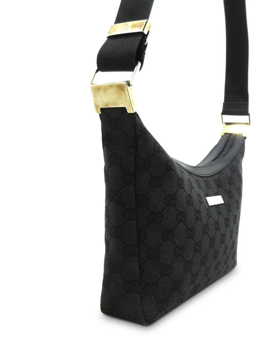 Gucci Hobo bags 2000-2015 GG Canvas Crossbody in zwart