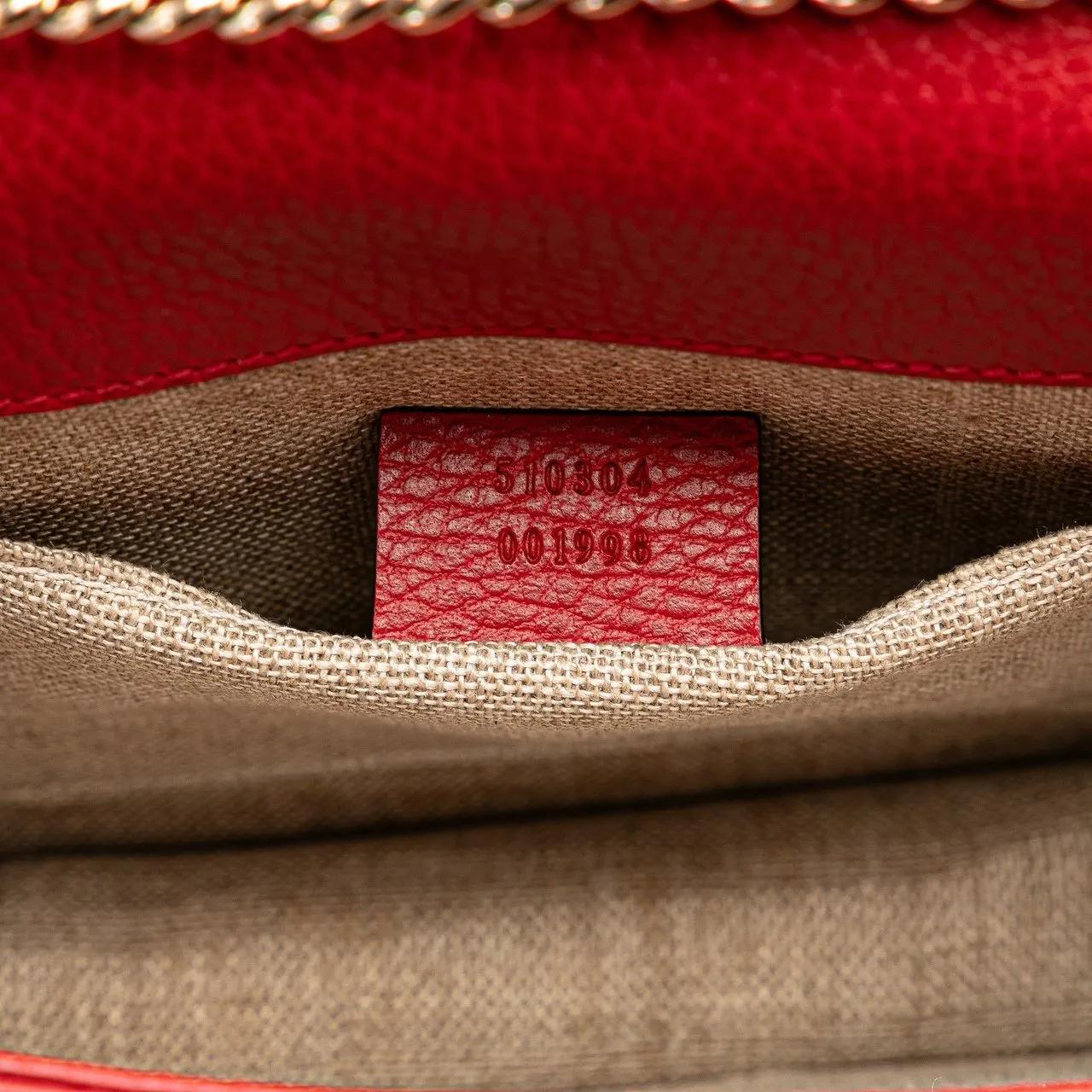 Gucci Hobo bags Small Dollar Calfskin Interlocking G Crossbody in rood