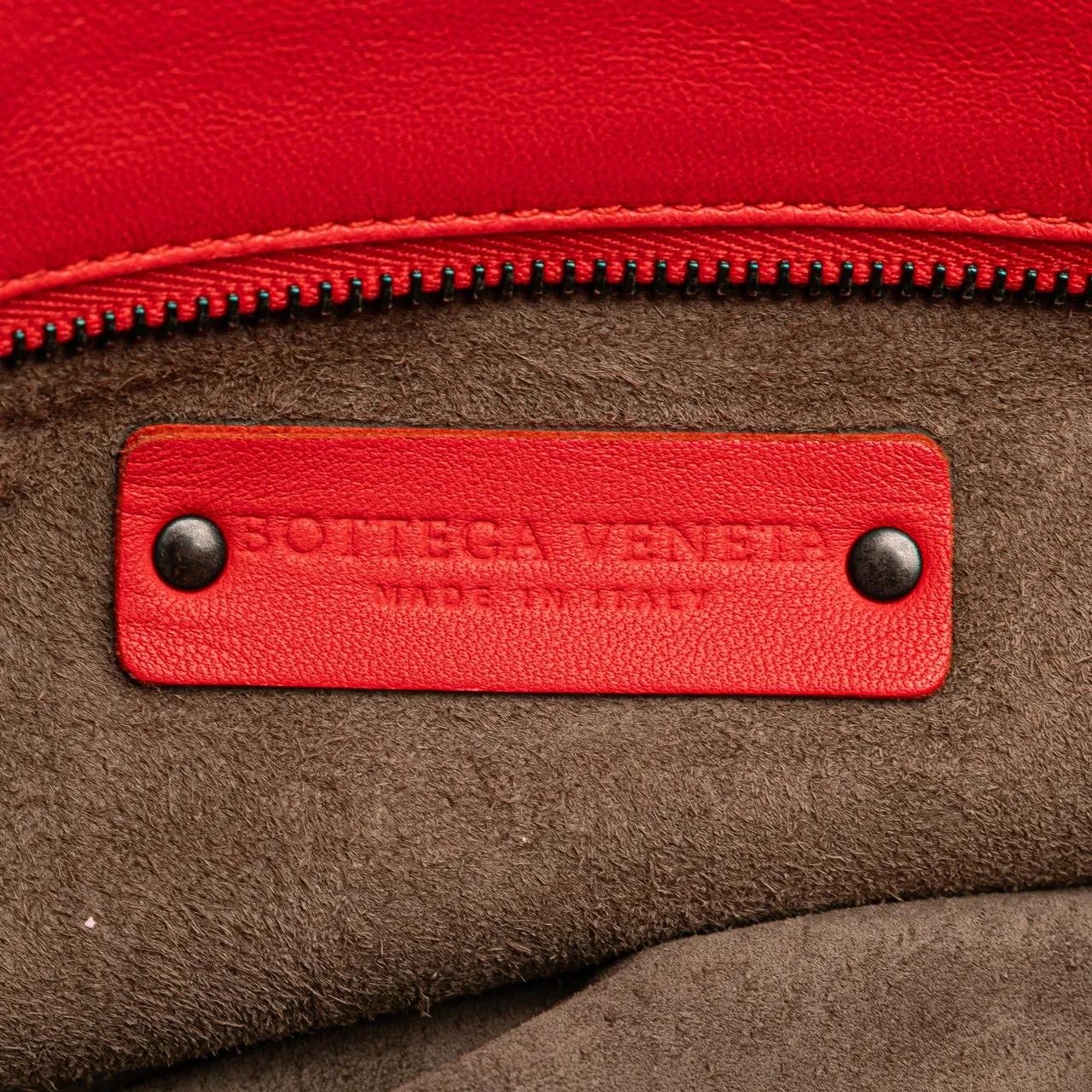 Thumbnail - Bottega Veneta Hobo Bags - Nappa Intrecciato Satchel - Gr. unisize - in Rot - für Damen