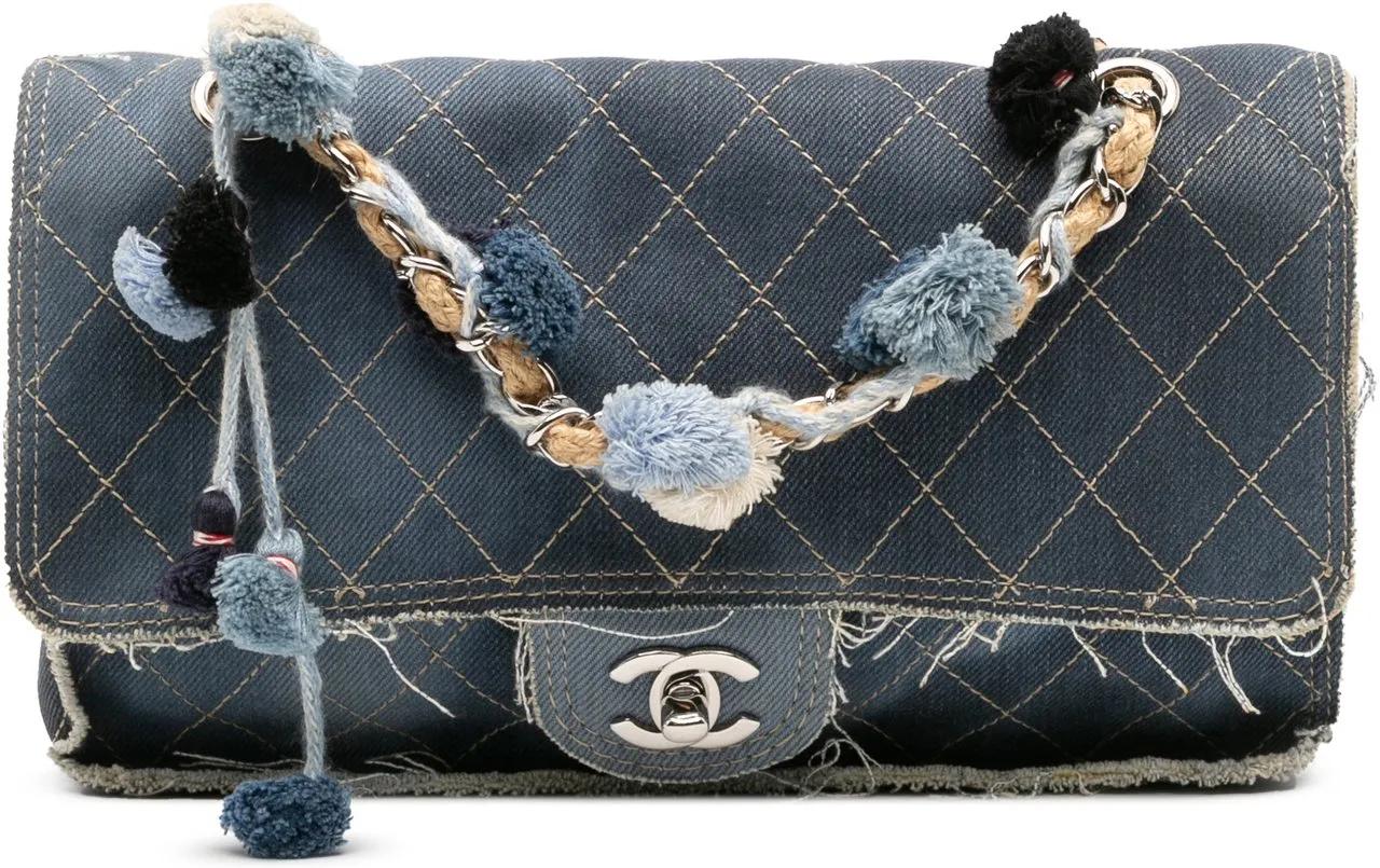 Chanel Hobo Bags - Paris Dubai Medium Quilted Denim Pompom Flap - Gr. unisize - in Blau - für Damen