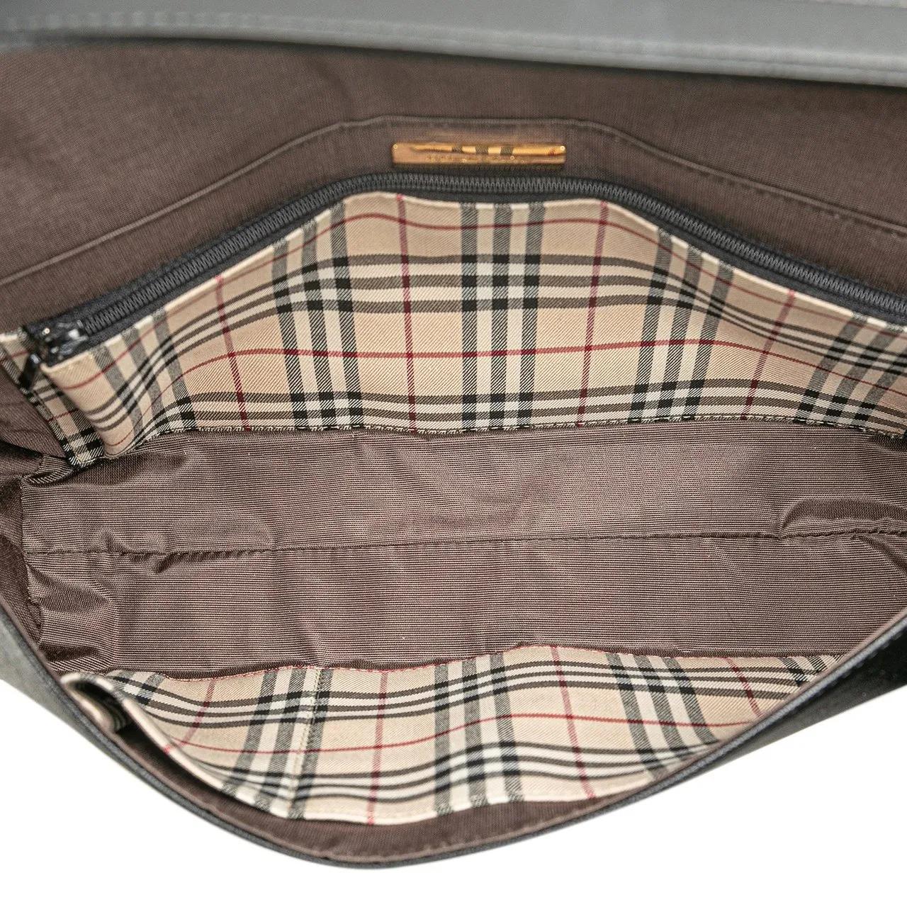 Burberry Shoppers Leather Shoulder Bag in zwart