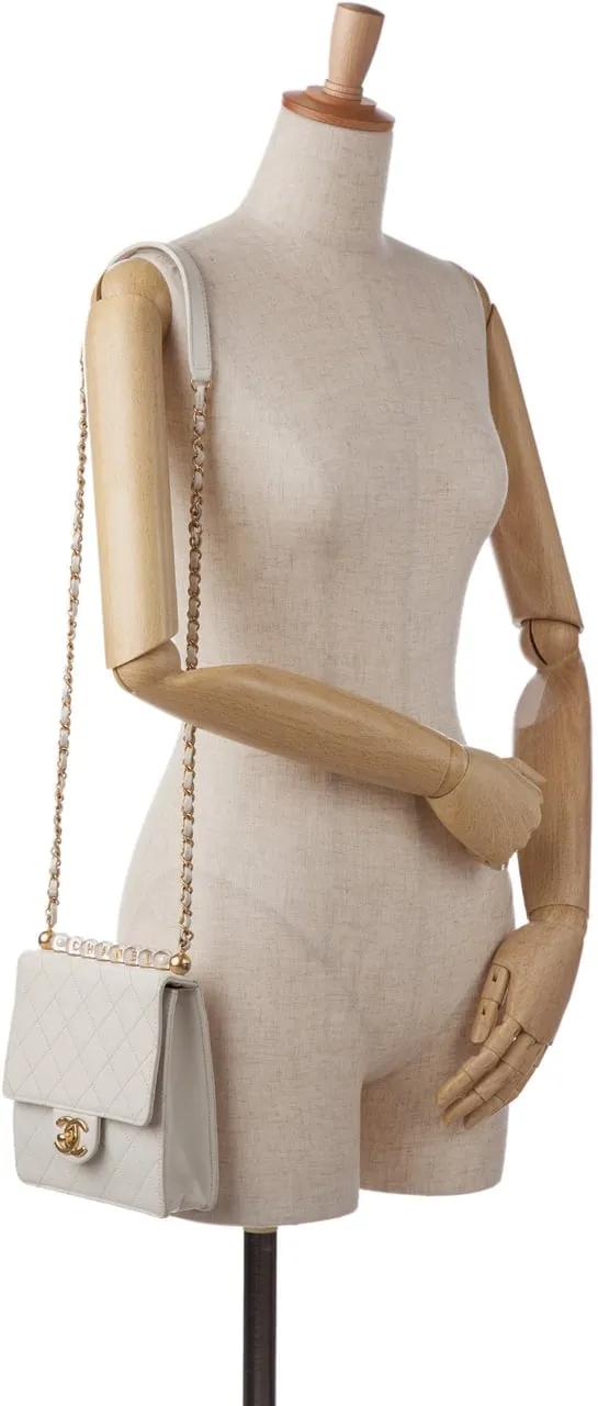 Thumbnail - Chanel Hobo Bags - 2020 Mini Chic Pearls Crossbody - Gr. unisize - in Weiß - für Damen