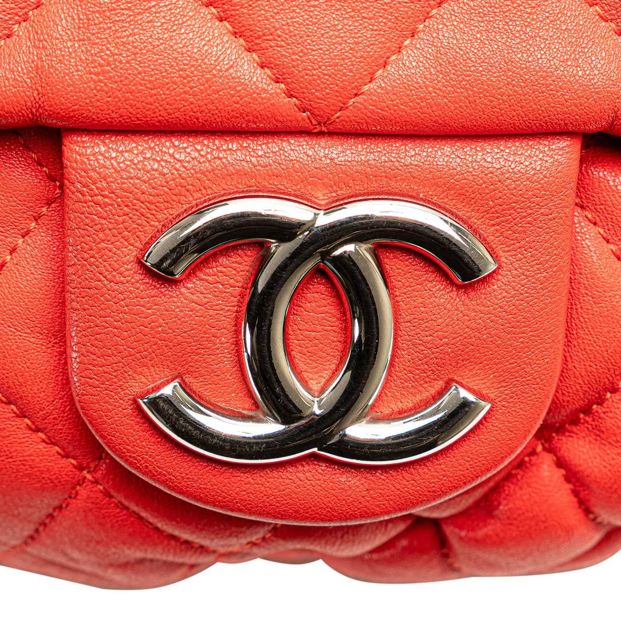 Thumbnail - Chanel Hobo Bags - Large Quilted Lambskin Chain Around Flap - Gr. unisize - in Rot - für Damen