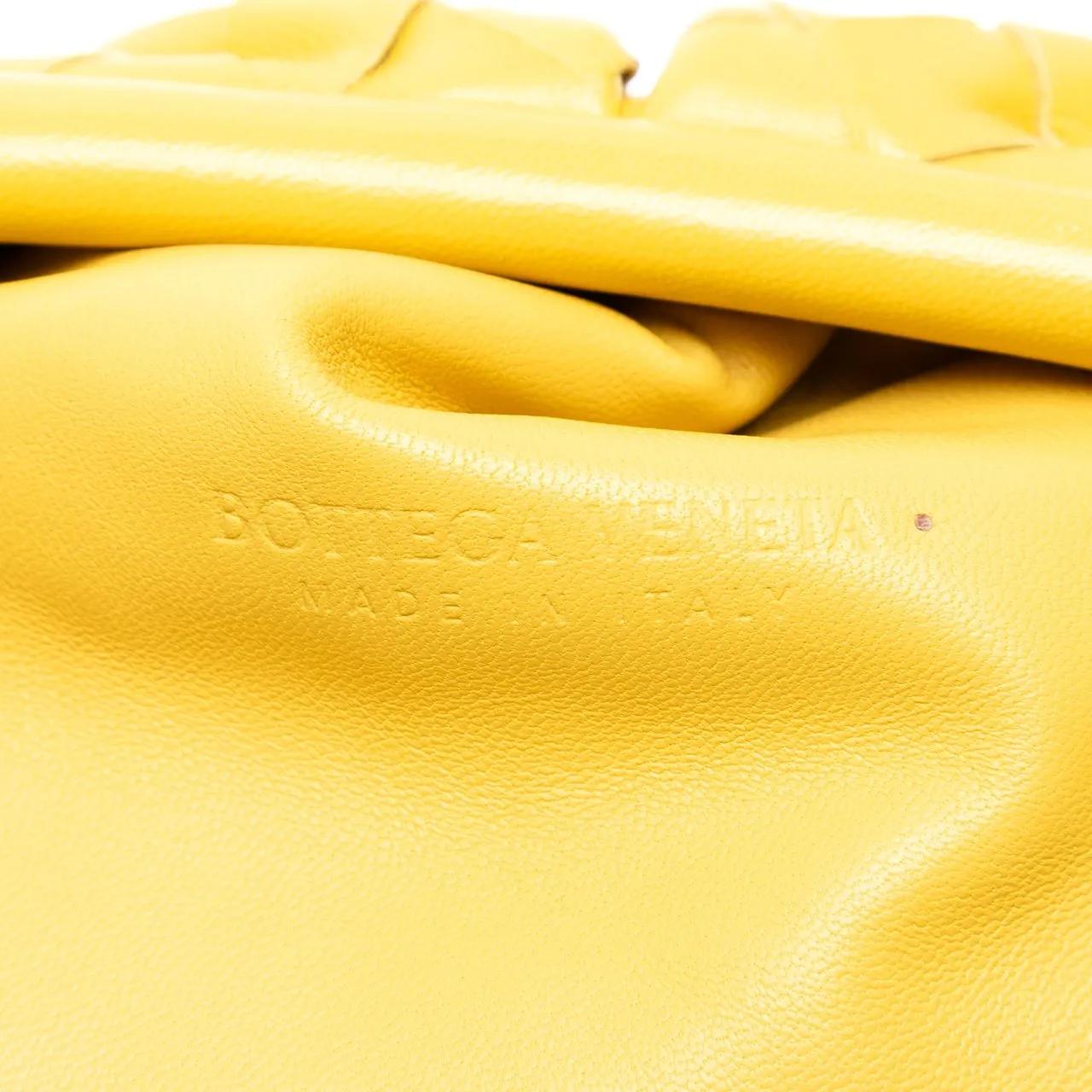 Thumbnail - Bottega Veneta Clutches - Nappa Intrecciato The Pouch - Gr. unisize - in Gelb - für Damen