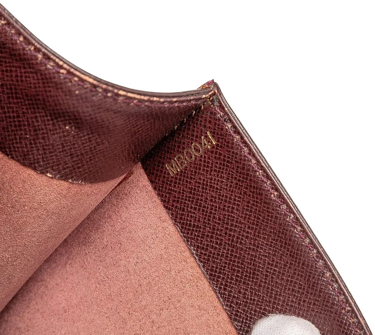 Thumbnail - Louis Vuitton Crossbody Bags - Taiga Porte-Documents Angara - Gr. unisize - in Braun - für Damen