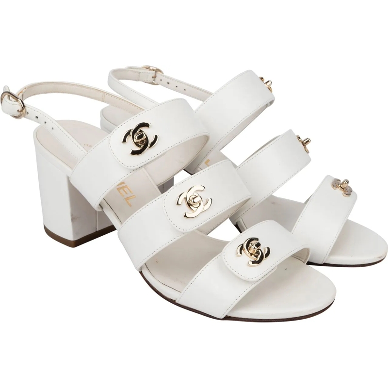 Chanel Sandalen Chanel White Leather Triple Turnlock Sandals (37,5 beige
