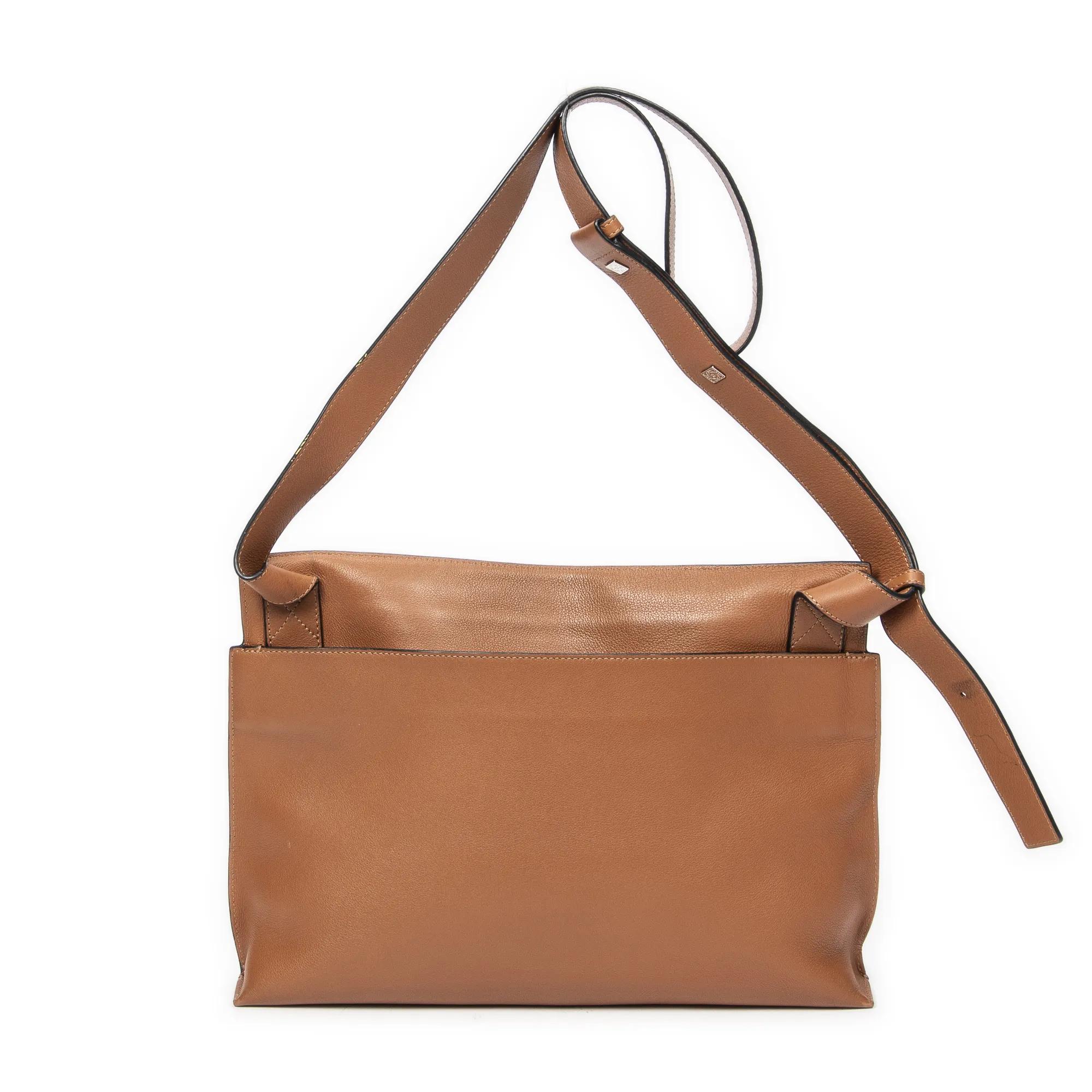 Thumbnail - Loewe Crossbody Bags - Medium T Messenger - Gr. unisize - in Braun - für Damen