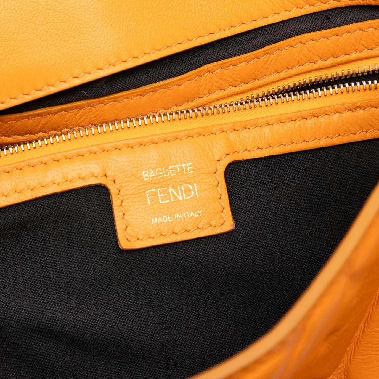 Thumbnail - Fendi Hobo Bags - Zucca Embossed Leather Baguette Satchel - Gr. unisize - in Orange - für Damen