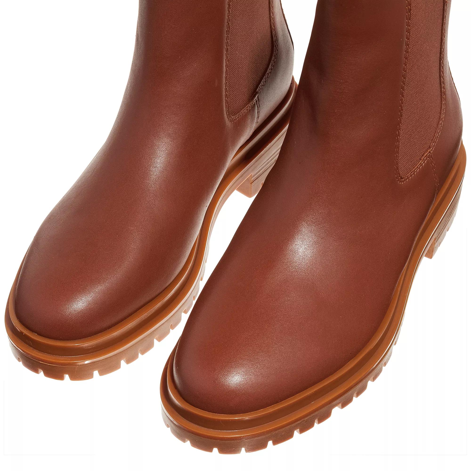 Corinne deals chelsea boot