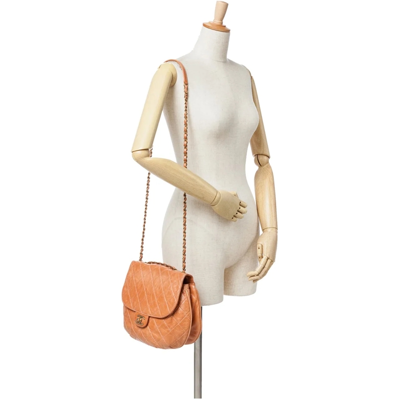 Chanel Schultertasche Medium Aged Calfskin Bubble CC Flap braun