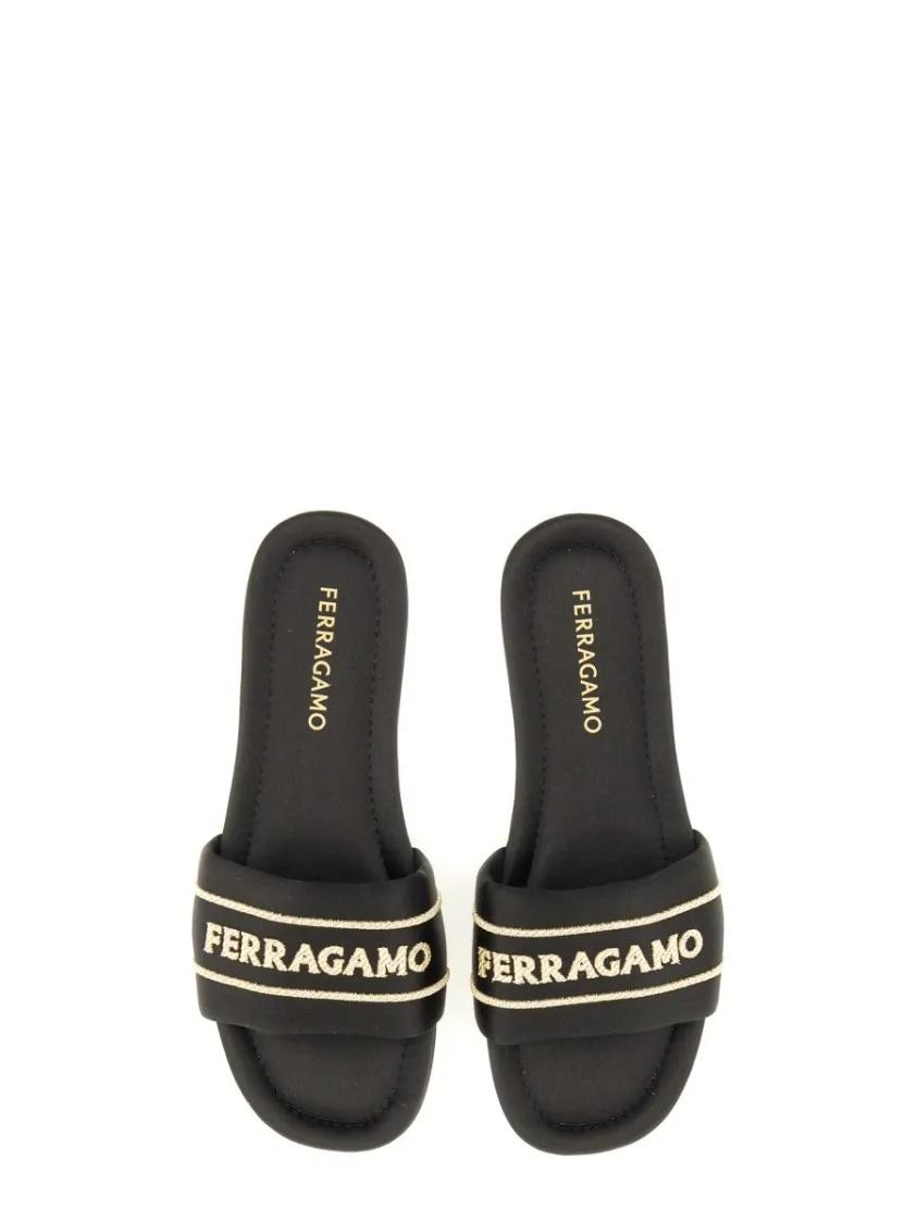 Thumbnail - Salvatore Ferragamo Sandalen - Slide Sandal With Iconic Logo Detail - Gr. 5 - in Schwarz - für Damen