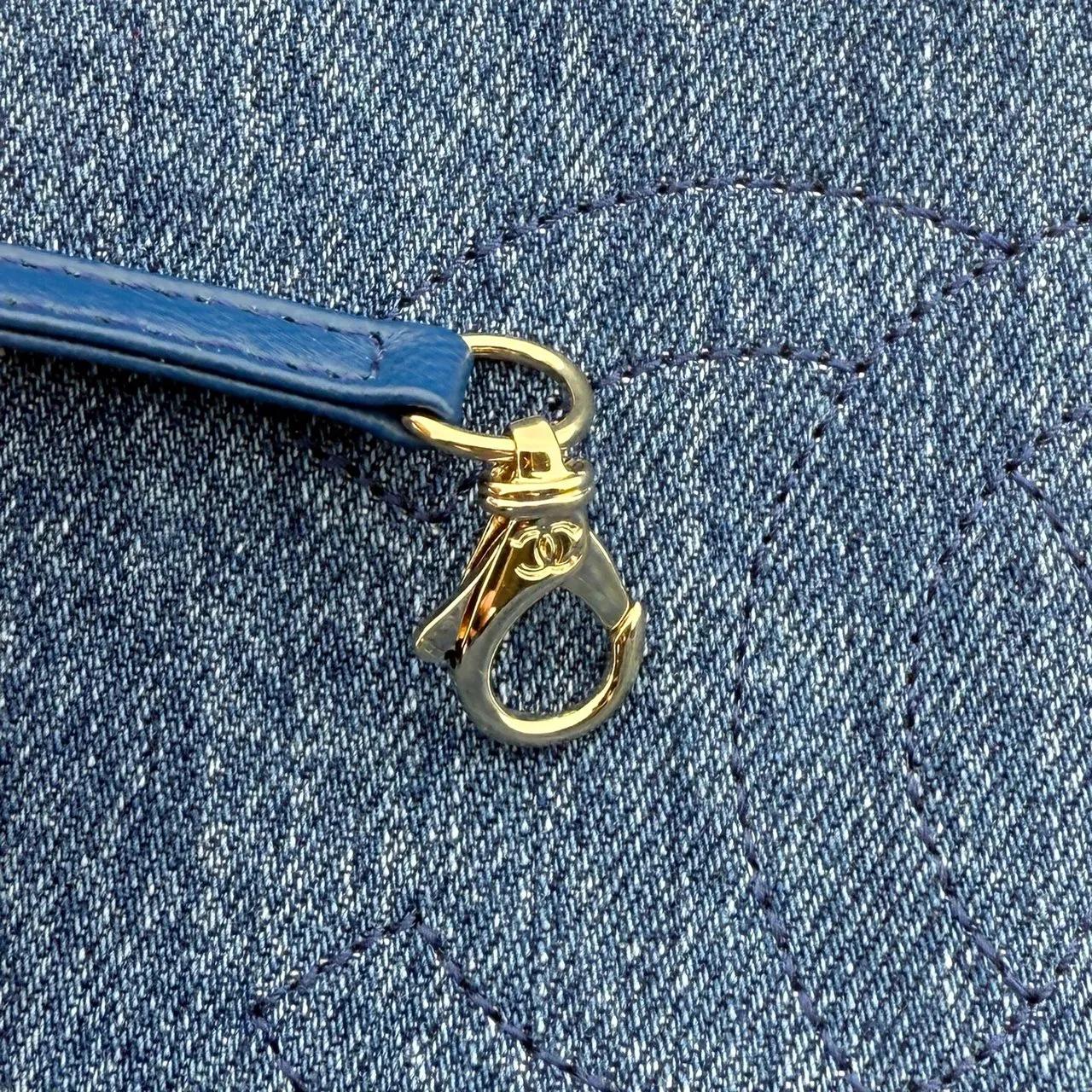 Thumbnail - Chanel Crossbody Bags - Chanel Trendy CC Top Handle Large Denim Blue / ver - Gr. unisize - in Blau - für Damen