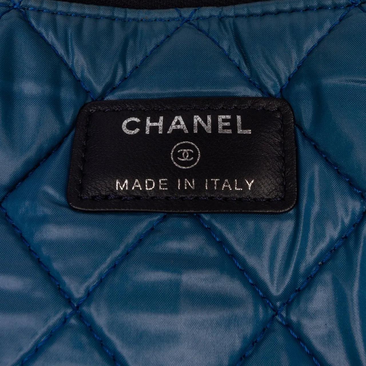 Thumbnail - Chanel Clutches - Paris Dubai Medium Printed Canvas Cosmetic Case - Gr. unisize - in Weiß - für Damen