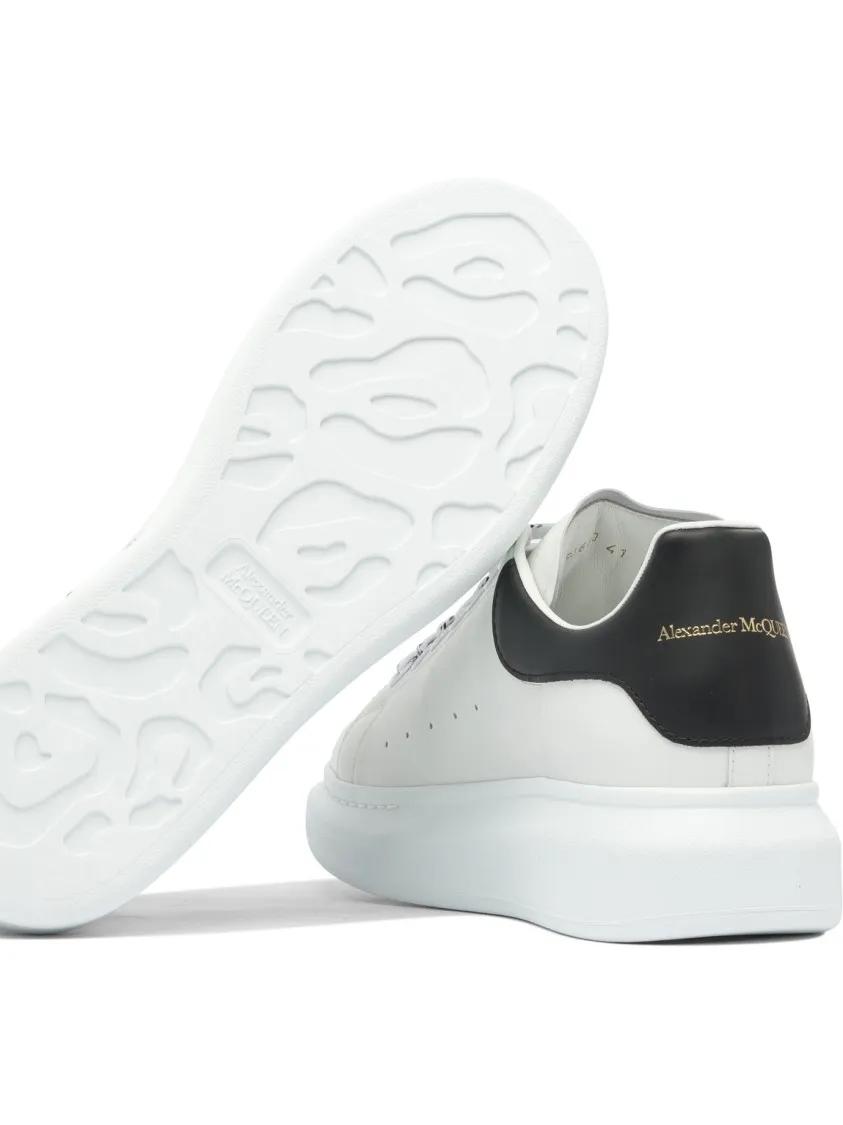Thumbnail - Alexander McQueen Low-Top Sneaker - Smooth White Leather Sneakers With Black Heel Tab - Gr. 44 (EU) - in Weiß - für Dame...