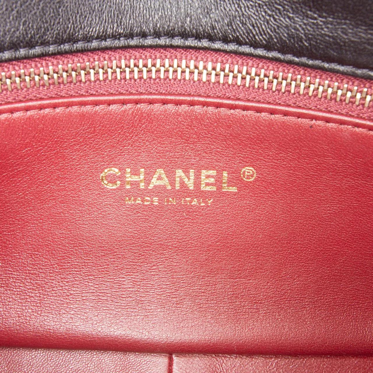Thumbnail - Chanel Hobo Bags - Small Quilted Lambskin Resin Pearl Chain Flap - Gr. unisize - in Schwarz - für Damen