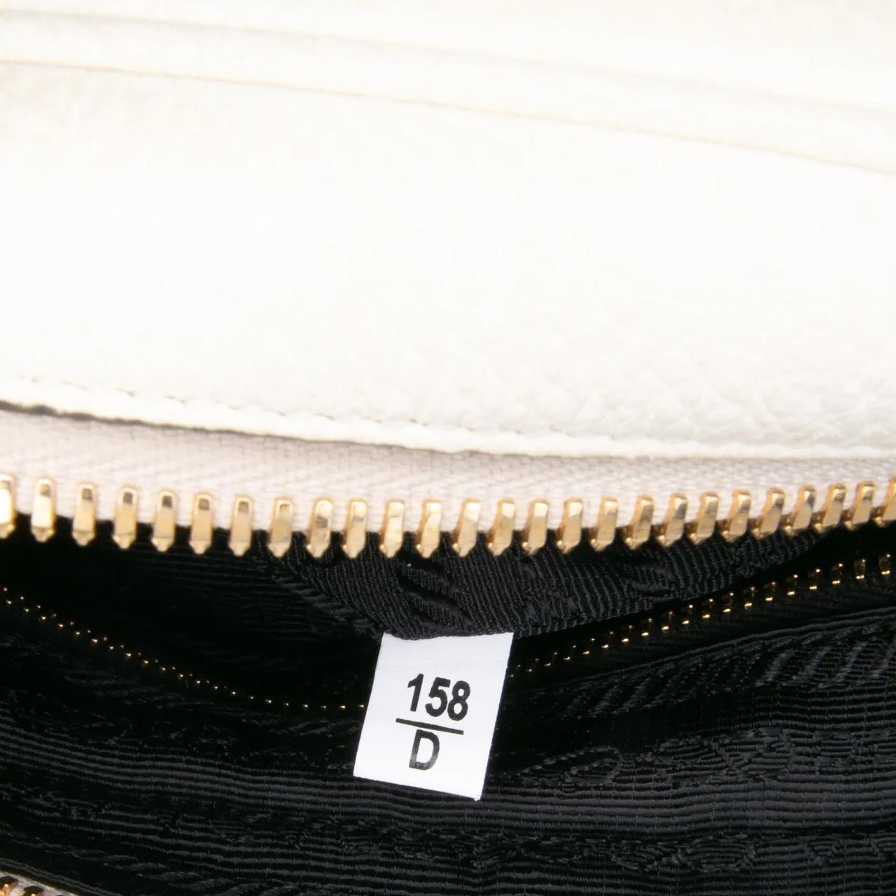 Thumbnail - Prada Hobo Bags - Vitello Daino Camera Bag - Gr. unisize - in Weiß - für Damen