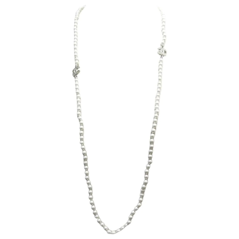 Chanel Mittellange Halskette CHANEL SAUTOIR-HALSKETTE MIT CC-LOGOS UND PERLEN 9 silber