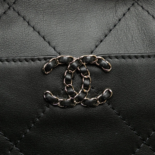 Chanel Sac à bandoulière 2021-2024 Quilted Calfskin Chain Flat Shoulder Bag schwarz (Image 22)