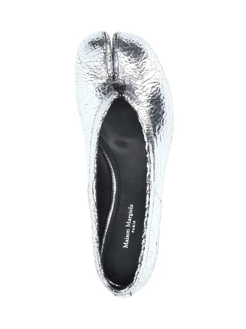 Thumbnail - Crinkled Metallic Silver Flats With Rounded Toe - Gr. 40 (EU) - in Silber